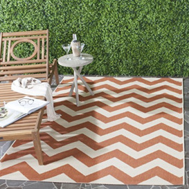 SAFAVIEH Chevron Rug for Indoor & Outdoor - Courtyard Collection, Short Pile, in Terracotta and Beige color, 79 X 152 cm