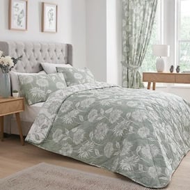 Dreams & Drapes - Green Chrysanthemum Floral Bedspread (200 x 230cm) - Sage Green Botanical Bed Cover - Green Padded Blanket with Flower Prints - Sage Green Quilt/Bedroom Accessories