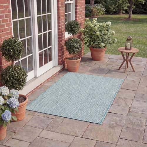 Safavieh Contemporary Rug for Living Room, Dining Room, Bedroom - Courtyard Collection, Short Pile, in Blue Grey, 61 X 109 cm