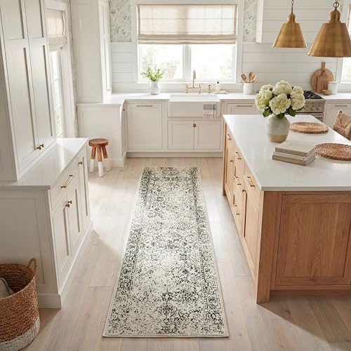 Safavieh Distressed Rug for Living Room, Dining Room, Bedroom - Adirondack Collection, Short Pile, in Ivory and Green, 76 X 244 cm