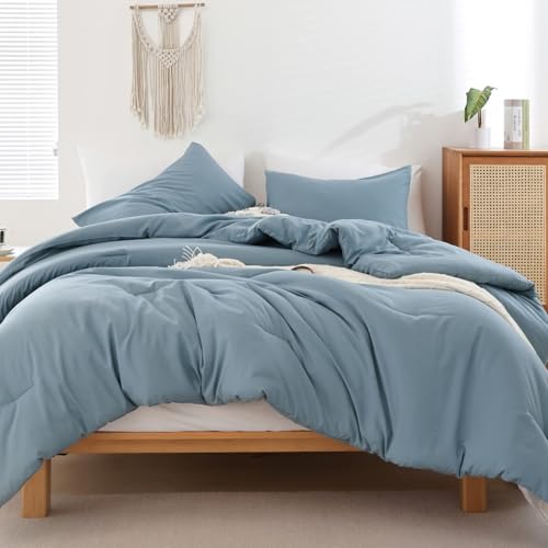 ROSGONIA Oversized King Comforter 120x120, 3pcs Super King Comforter (1 Dusty Blue Comforter & 2 Pillowcases) Lightweight Warm Bedding Blanket Quilt