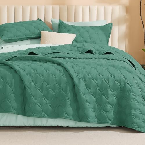 Litanika Oversized King Quilt Bedding Set, 3 Pcs Haze Green Bedspreads Set - Cloud-like Soft Fluffy Lightweight Breathable All Season Coverlet Comforter Cover Bed Set Room Decor Gift