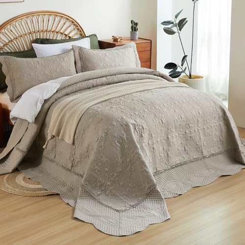 "EVENHUG Oversized Quilts Set King Size 3 Piece Bedding Set Reversible Bedspread with 2 Pillow Shams Coverlet Lightweight Soft Bed Cover for All Season(120""X128"",Beige Taupe)"