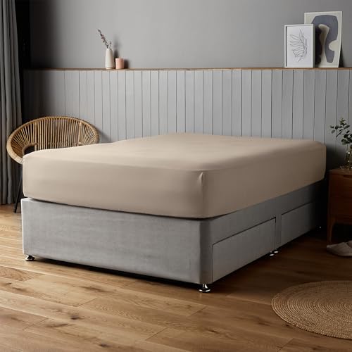Silentnight Supersoft Fitted Sheet - Cosy & Comfortable Delicate Touch - Luxurious Easy Care Microfibre with Elasticated Corners - Stylish & Modern Mattress Fitted Sheet, Single Bed, Natural