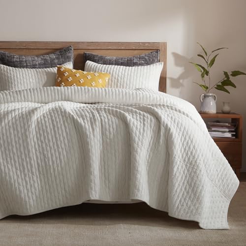 LEAONME Oversized King Quilt 120''x120'', Lightweight White Velvet Comforter Set with 2 Matching Shams, Soft Cross Stitch Bedspread Coverlet, Oversized King Bedding Set for All Season