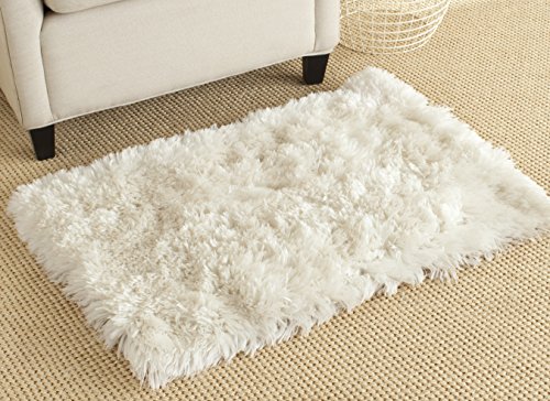 Safavieh Shaggy Indoor Hand Tufted Accent Area Rug, Artic Shag Collection, SG270, in Taupe, 61 X 91 cm for Living Room, Bedroom or Any Indoor Space