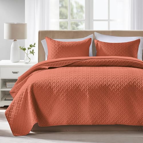 FLYMME Burnt Orange Twin Quilt Bedspreads, 3 Pieces Lightweight Bedding Sets with Pillow Shams, Microfiber Quilted Comforter Coverlet for All Season (1 Quilt, 2 Shams)