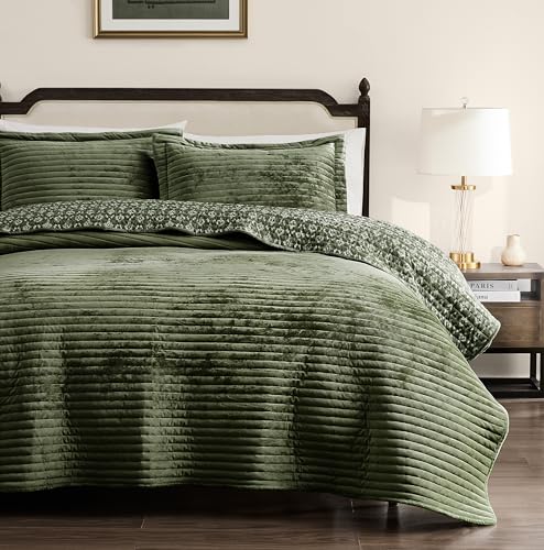 WDCOZY Green Velvet Queen Size Quilt Set - Striped Soft Lightweight Bedspread, Neutral Channel Farmhouse Country Rustic Coverlet, Modern Bedding Warm Thin Comforter