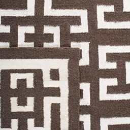 Safavieh Contemporary Indoor Flatweave Rectangle Area Rug, Dhurrie Collection, DHU621, in Chocolate / Ivory, 152 X 244 cm for Living Room, Bedroom or Any Indoor Space