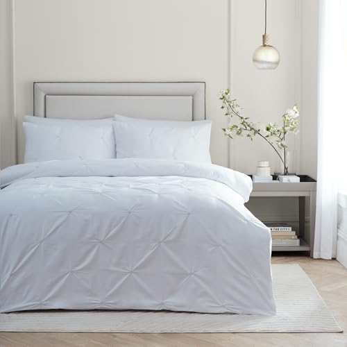 Paoletti Elysia Duvet Cover Set – Luxury 200 Thread Count Cotton Pinch Pleat Embroidered Bedding Set (Champagne - Double)