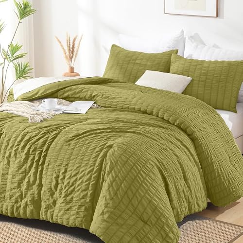 AveLom Olive Green Seersucker King Comforter Set (104x90 inches), 3 Pieces-100% Soft Washed Microfiber Lightweight Comforter with 2 Pillowcases, All Season Down Alternative Comforter Set for Bedding