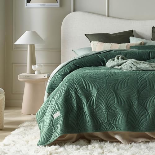 ROOM99 Feel Elegant Bedspread 200 x 220 cm Dark Green Versatile Bedspread for Bed and Sofa Couch Quilted Bedspread Velvet Bedspread