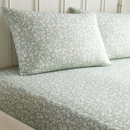 Dreams & Drapes - Sage Green Floral Fitted Sheet (190 x 140 x 28cm) - Luxury Polycotton Bed Sheet - Matching Duvet Cover Available - Green Bed Sheet with Leaf