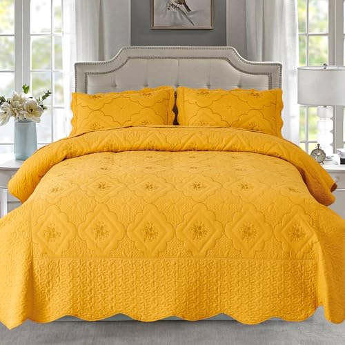 "Cmfshape Floral Embroidery Quilt Set,3 Pieces King Quilt Bedding Set,Classic Diamond Pattern Quilts,Ultra Soft Lightweight Reversible Bedspread Coverlets for All Season(Gold,102""x90"")"