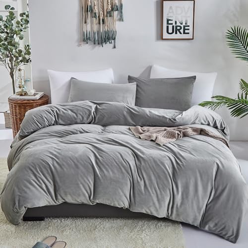 CLOTHKNOW Grey Queen Comforter Set Velvet Bedding Comforter Sets Soft Gray Queen Comforter Flannel Comforter with 2 x Pillow Cases