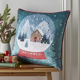 Catherine Lansfield Snow Place Like Home Soft Touch 45x45cm Cushion Green