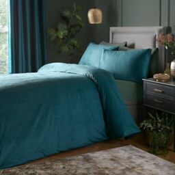 Laurence Llewelyn-Bowen - Teal Velvet Duvet Cover Set - Double Bedding Size (200 x 200cm) - 2 Pillowcases - Soft Touch - Designer - Teal Blue Luxury Bedding Set - Velvet Bedding in Teal Blue