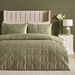 Soiree Brighton Square Velvet Duvet Cover Set Double 200 x 200cm – Green Checkered Velvet Bedding, Soft Touch Polyester, Includes 2 Pillowcases