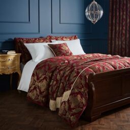 Paoletti Shiraz Bedspread – Embroidered Floral Damask Jacquard Luxurious Durable Bedding (Burgundy and Gold – 275 x 275cm)