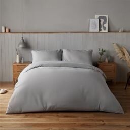 Silentnight Supersoft Duvet Set - Cosy & Comfortable Delicate Touch - Luxurious Easy Care Microfibre with Button Fastening - Stylish & Modern Duvet Quilt Cover + Pillowcase Bed Set, Double, Grey