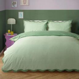 furn. Wiggle Scallop Duvet Cover Set – Easy Care Cotton Blend Wave Border Edge Bedding (Green - Super King)