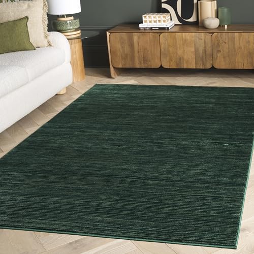 Safavieh Modern Rug for Living Room, Dining Room, Bedroom - Vision Collection, Short Pile, in Green, 155 X 229 cm