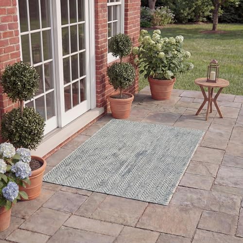 Safavieh Contemporary Rug for Living Room, Dining Room, Bedroom - Courtyard Collection, Short Pile, in Grey and Navy, 61 X 109 cm