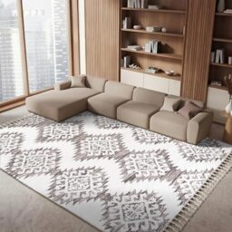 SAFAVIEH Shag Rug for Living Room, Dining Room, Bedroom - Moroccan Tassel Shag Collection, Short Pile, in Ivory and Brown, 160 X 229 cm