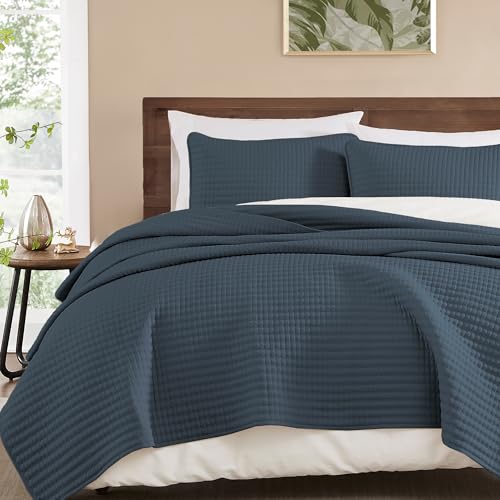 "King Size Quilt-Lightweight Navy Blue Bedspreads King Quilt Bedding Set - Soft Coverlet with 2 Pillow Shams for All Seasons, Suitable for Bed, Couch, 3 Pieces, 106""x94"""