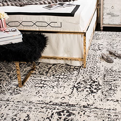 Safavieh Traditional Rug for Living Room, Dining Room, Bedroom - Evoke Collection, Short Pile, in Ivory and Black, 240 x 300 cm