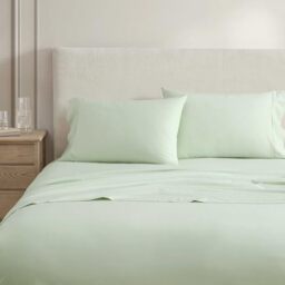 Martha Stewart - King Size Sheets Set, Crisp & Tailored Cooling Sheets w/a Naturally Smooth Cotton Percale Lightweight Feel - Matching Pillowcases & Fitted Sheet (Skylands Solid Green)