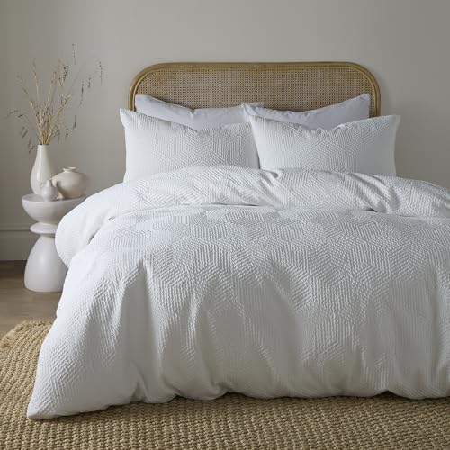 Serene Embossed Geo Duvet Cover Set Double – White Embossed Geometric Bedding in Recycled Polyester – Includes 1 Duvet Cover (200 x 200cm) & 2 Pillowcases (50 x 75cm)
