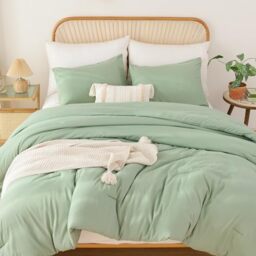 ROSGONIA Full Size Comforter Sets for Girls Boys Teens Sage Green, 3pcs(1 Comforter & 2 Pillowcases), Soft Kids Comforter Sets All Season Dorm Bedding