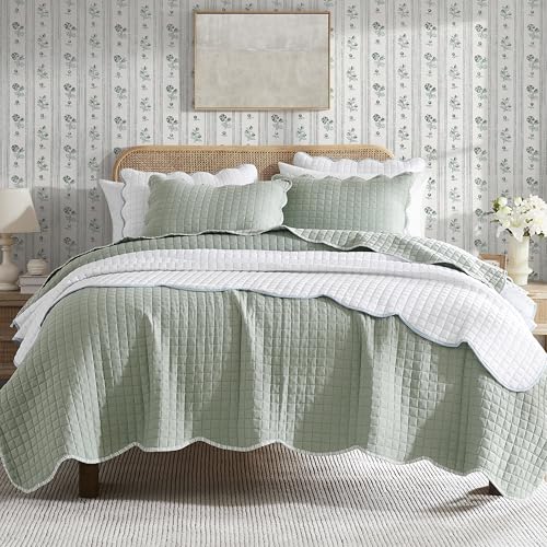 WDCOZY Sage Green Oversized California King Size Quilt Bedding Set, Cal King Scalloped Farmhouse Country Rustic Lightweight Soft Coverlet for All Season, Cute Cozy Kantha Pick Stitch Bedspread