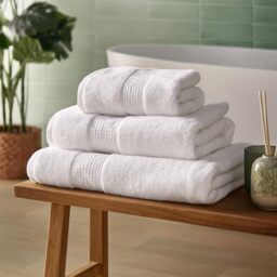 Silentnight Luxury Cotton Bath Sheet - Luxuriously Soft & Super Absorbent Deep Pile Towel - 100% Cotton BCI - Textured Waffle Border Bath Sheet - 160 x 90cm - Machine Washable, White