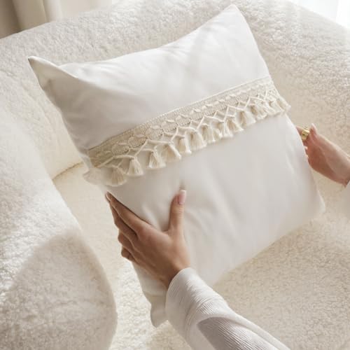 ROOM99 Luana 45 x 45 cm Decorative Cushion Cover Throw Cushion Cover Decorative Aesthetic Modern Bedroom Living Room Boho Cotton with Fringes Ecru