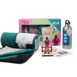 Neamedia Icons Netflix Chill Kit - Squid Game, Official license, Comfort blanket, Collectible figurine, Stainless steel water bottle, Stickers board, Geek gift idea for fans