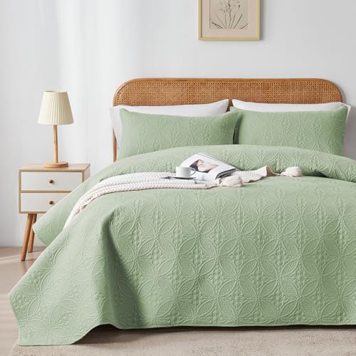 WURUIBO Twin Quilt Set Sage Green, Microfiber Lightweight Bedspreads, Ultrasonic Embossed Solid Coverlet, Thin Bedding Set for All Season, Soft Breathable Bed Cover(1 Quilt, 1 Pillow Sham)