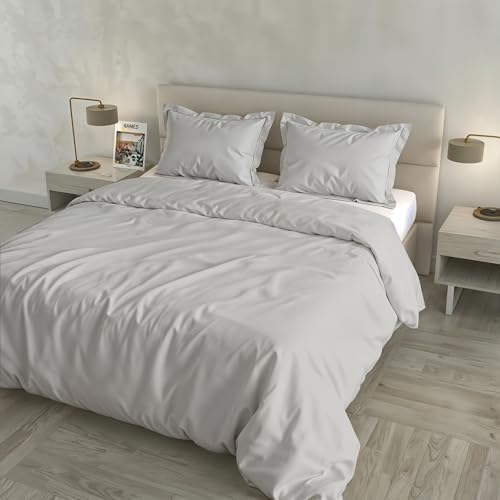 CLOE Satin Duvet Cover Set, 100% Cotton, Made in Italy – Bag 255 x 200 cm with Double Flap 50 cm, 2 Pillowcases 52 x 82 cm with 4 Ruffles, Plain Colour – Light Grey