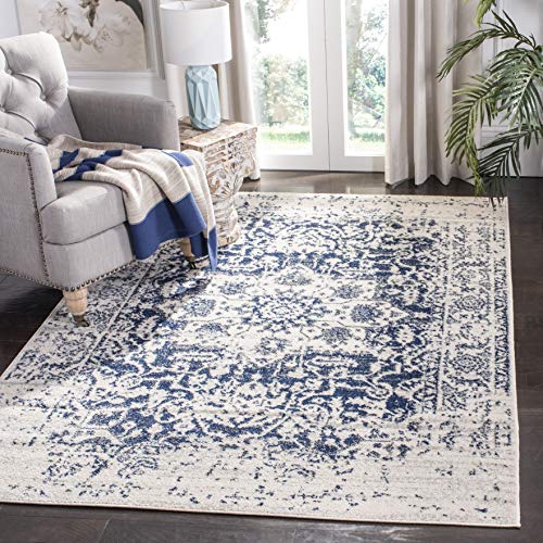 Safavieh Distressed Rug for Living Room, Dining Room, Bedroom - Madison Collection, Short Pile, in Cream and Navy, 69 x 122 cm