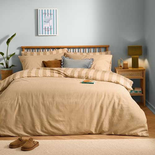 furn. The Ultimate Stripe Duvet Cover Set – Reversible Bold Narrow Striped Polycotton Bedding (Caramel Latte – Double – 200x200cm)