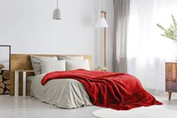 Emma Barclay Narvik Super Cosy Fleece Blanket – Luxury Faux Fur Throw in Red - 80x96 (203x244cm)