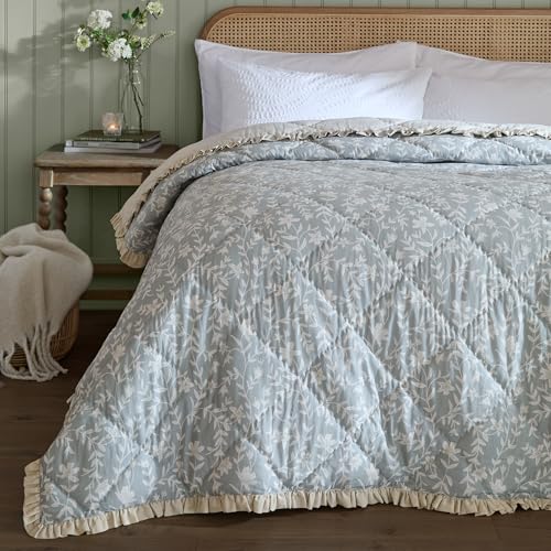 furn. Wylder Amelia Bedspread – Reversible Floral Quilted Ruffle Trim Coverlet Bedding (Seafoam – 240x260cm)