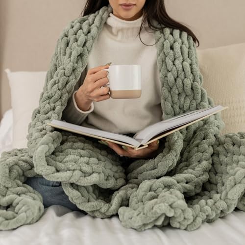 SAMIAH LUXE Chunky Knit Blanket 50x60 Sage - Green Luxury Chenille Blanket for Farmhouse Decor Boho Decor Throw Blanket for Fall Decor Tight Braided Thick Cable Knit Throw for Couch or Bed