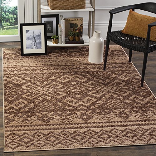 SAFAVIEH Boho Rug for Living Room, Dining Room, Bedroom - Adirondack Collection, Short Pile, in Camel and Chocolate, 122 X 183 cm