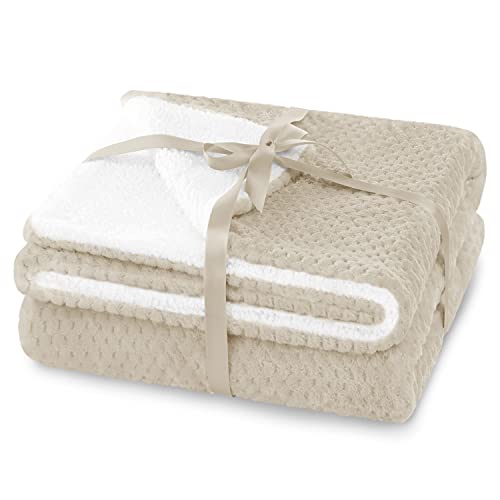 AmeliaHome Cuddly Blanket 130 x 180 cm Delicate Quilted Sherpa Lambskin Look Blanket Shleepy Beige
