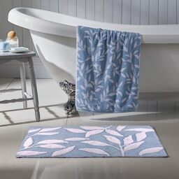Dreams & Drapes Blue Leaf Bath Mat – 50x80cm – 100% Cotton – Soft & Absorbent – Botanical Floral Design – Light Blue Bathroom Mat – Non-Slip – Machine Washable – Bathroom Accessory