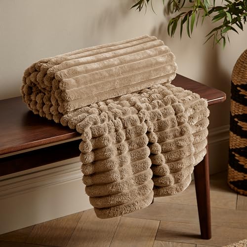 Catherine Lansfield Cosy Ribbed Faux Fur 130x170cm Blanket Throw Natural