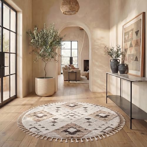 SAFAVIEH Shag Rug for Living Room, Dining Room, Bedroom - Moroccan Tassel Shag Collection, Short Pile, in Ivory and Brown,