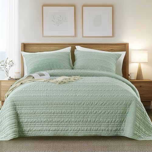 KASENTEX King Size Quilt Set Velvet,3 Pieces Ultra Soft Bedspread,Lightweight Coverlet with 2 Pillow Shams, Luxury Bed Blanket, Elegant Stitch Design, Machine Wash, All Season Bedding, Sage Green